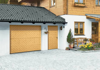 Garagedeur met een loopdeur